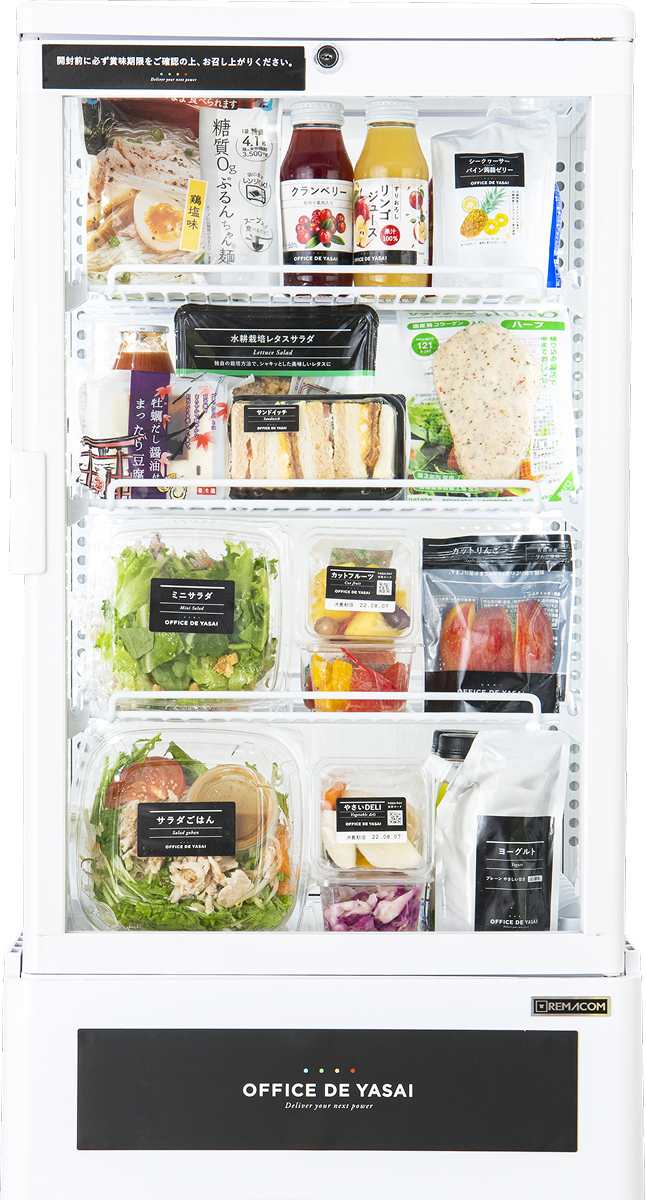 野菜がメインのごはんや果物、ヨーグルト、フルーツジュース、ハーブチキンなど健康的な食事が詰まったOFFICE DE YASAIの冷蔵庫スペース